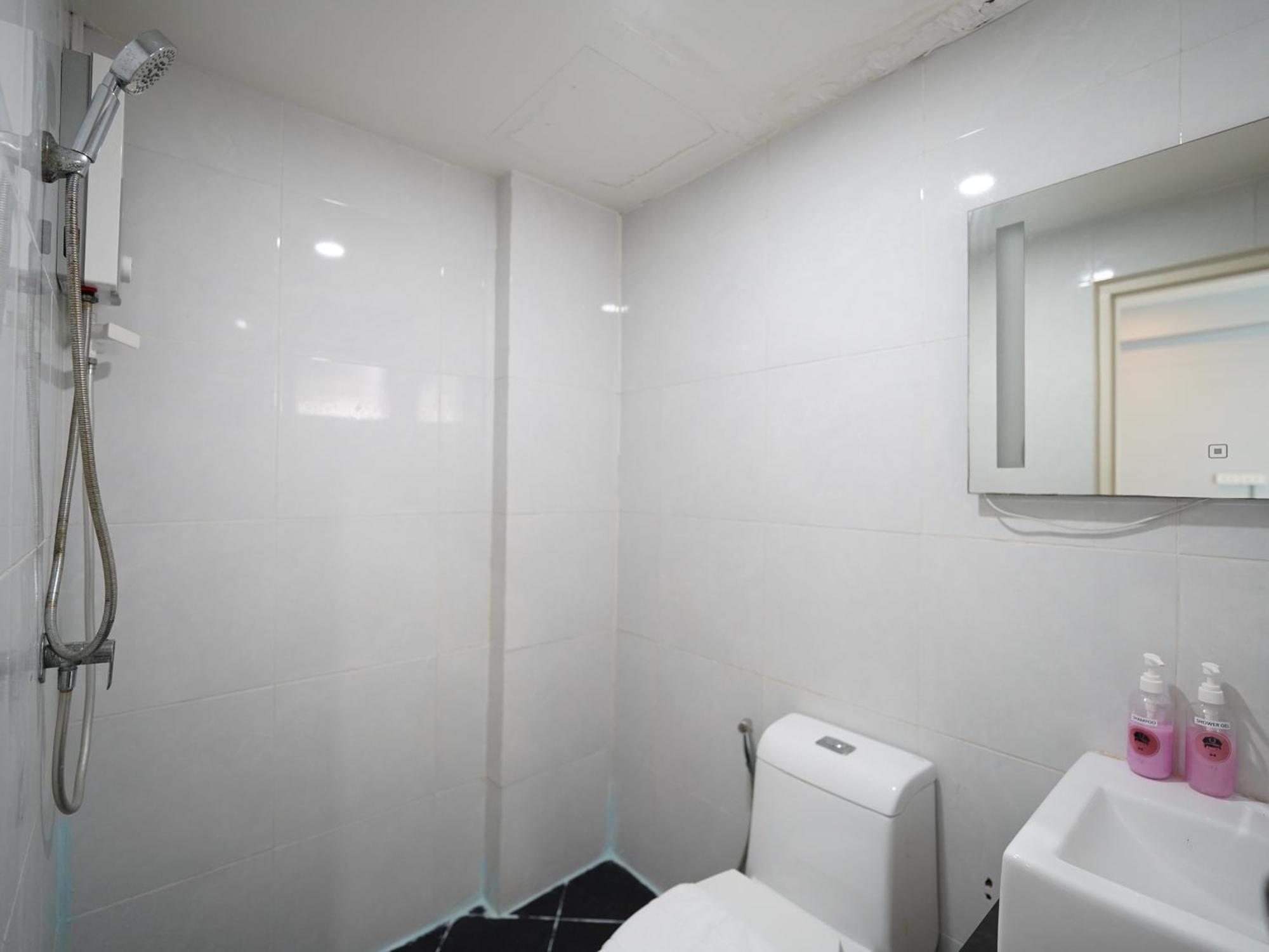 Roomquest Bangkok Don Mueang Airport Værelse billede